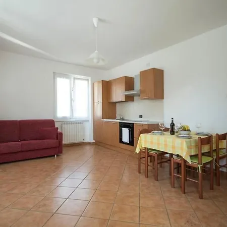 In Mit Privatem Parkplatz By Interhome דומאסו